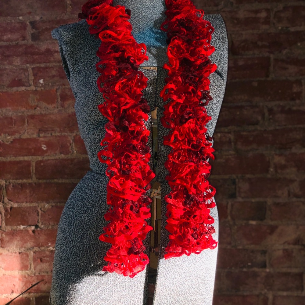 Red scarf - Picture 5 of 6